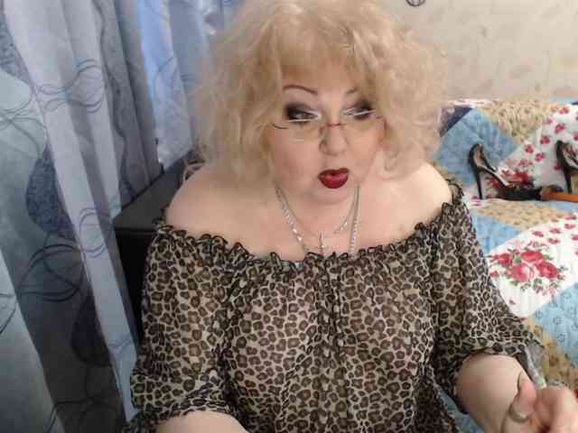 livingnextdoor Live Webcam on BongaCams