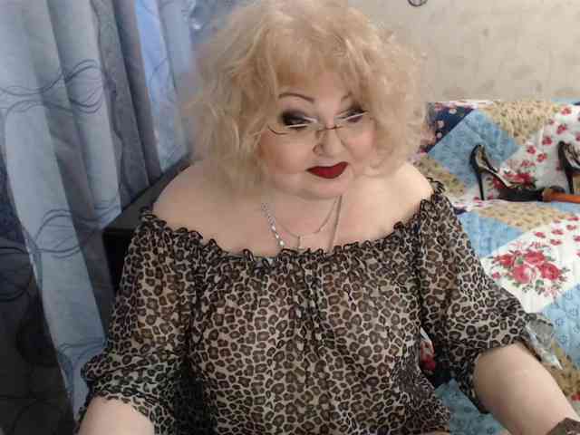 livingnextdoor Live Webcam on BongaCams