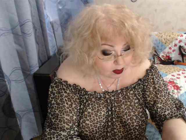 livingnextdoor Live Webcam on BongaCams