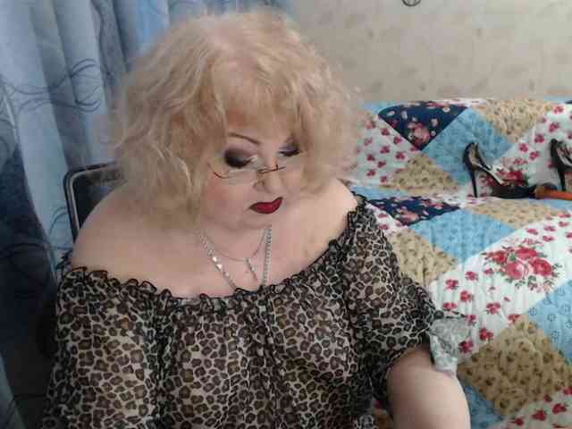 livingnextdoor Live Webcam on BongaCams