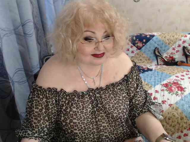 livingnextdoor Live Webcam on BongaCams