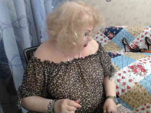 livingnextdoor Live Webcam on BongaCams