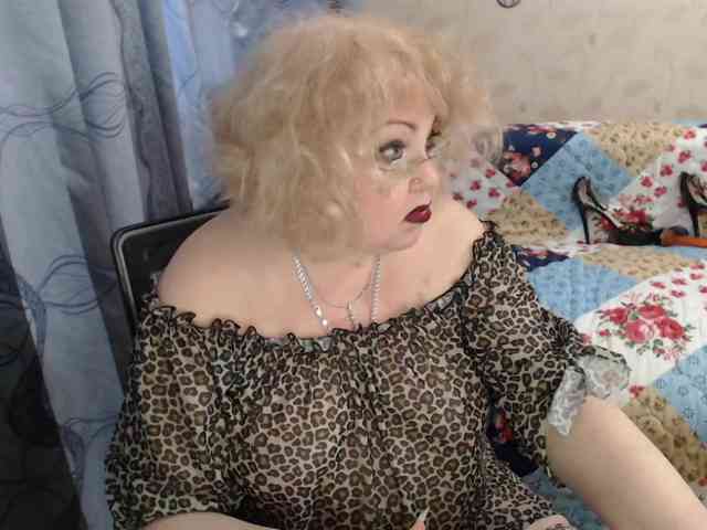 livingnextdoor Live Webcam on BongaCams