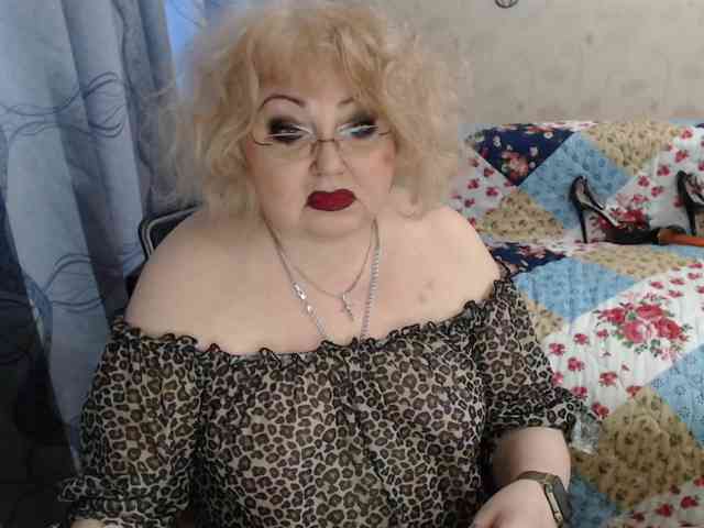 livingnextdoor Live Webcam on BongaCams