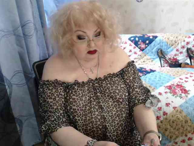 livingnextdoor Live Webcam on BongaCams
