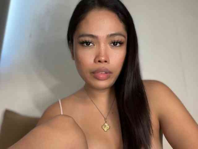 evabuntog Live Webcam on BongaCams