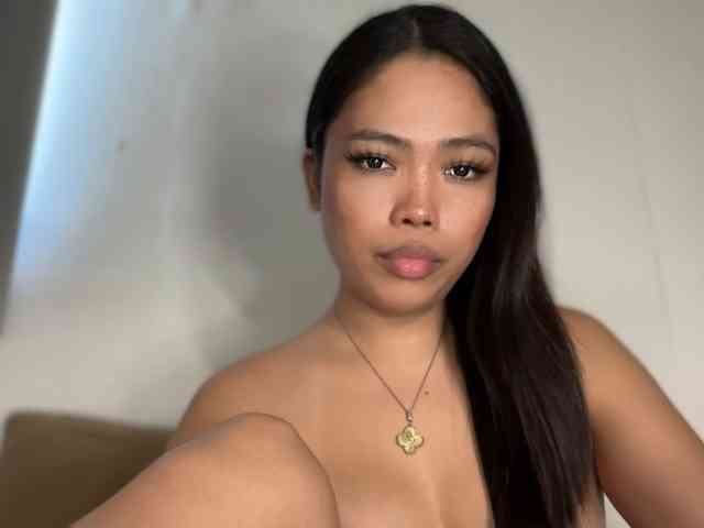 evabuntog Live Webcam on BongaCams