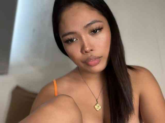 evabuntog Live Webcam on BongaCams