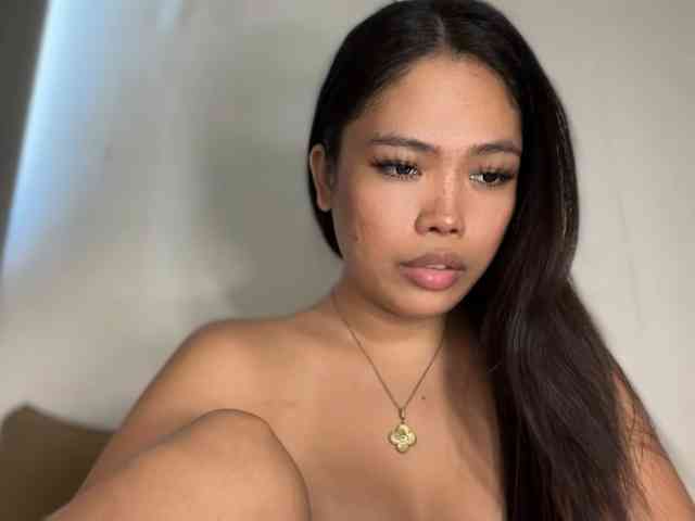 evabuntog Live Webcam on BongaCams