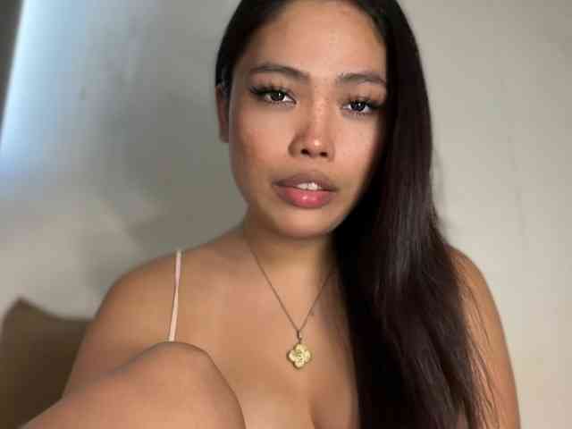 evabuntog Live Webcam on BongaCams