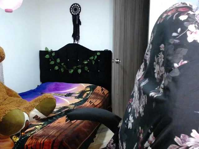 le modèle anyablack230 est en webcam porno dans un show sur le site bongacams, il possède les tags suivants: Latino/Hispanic,Brunette,Hairy