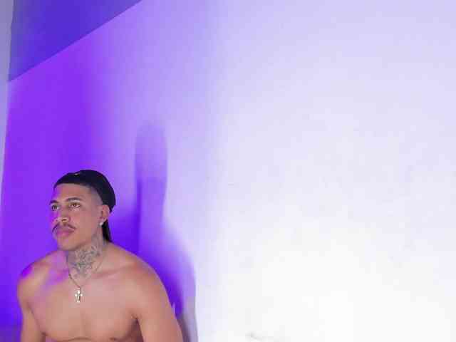 drakehot1 Live Webcam on BongaCams