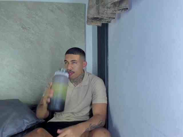 drakehot1 Live Webcam on BongaCams