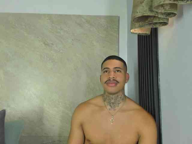 drakehot1 Live Webcam on BongaCams