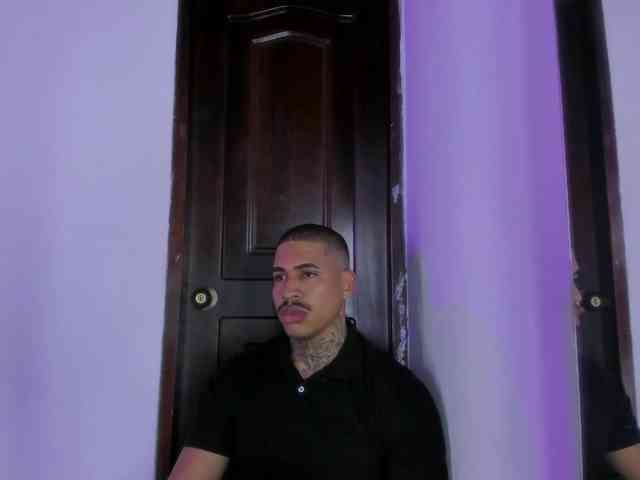 drakehot1 Sex Cam Show