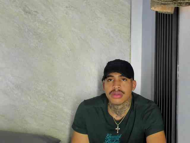 drakehot1 Live Webcam on BongaCams