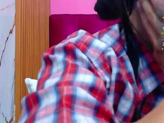 yourcuteneighbourr live cam on BongaCams