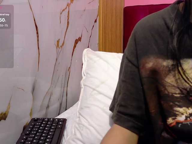 yourcuteneighbourr live cam on BongaCams