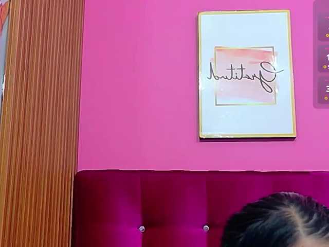 yourcuteneighbourr live cam on BongaCams