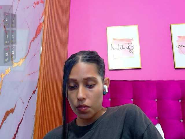yourcuteneighbourr live webcam show