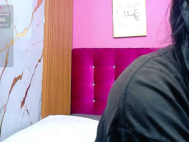 yourcuteneighbourr live webcam show