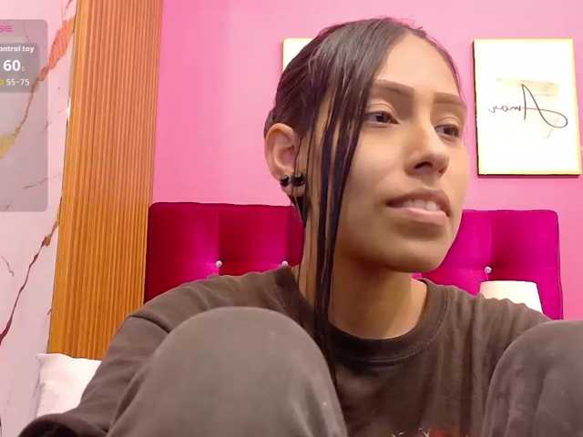 yourcuteneighbourr live cam on BongaCams