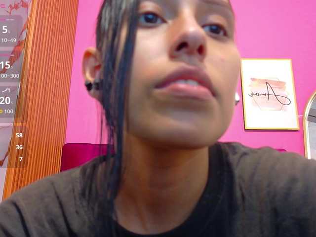 yourcuteneighbourr live cam on BongaCams