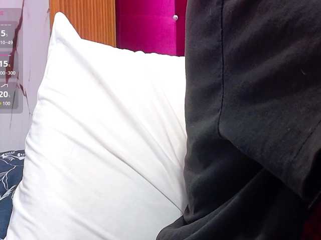 yourcuteneighbourr live cam on BongaCams