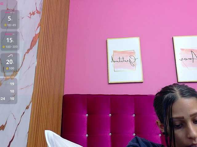 yourcuteneighbourr live cam on BongaCams