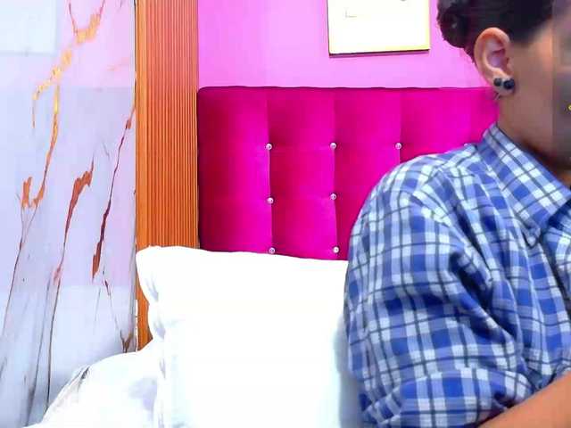 yourcuteneighbourr live cam on BongaCams