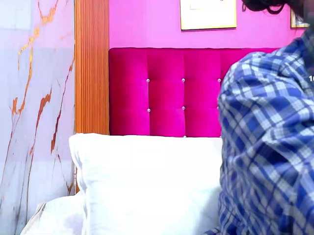 yourcuteneighbourr live cam on BongaCams