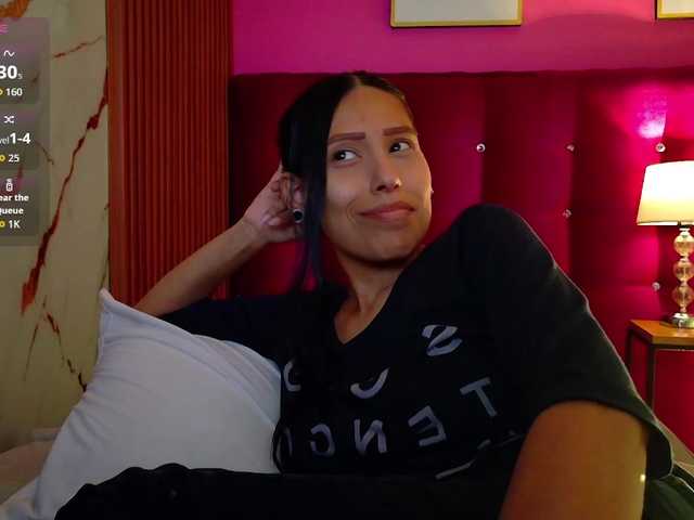 yourcuteneighbourr live cam on BongaCams