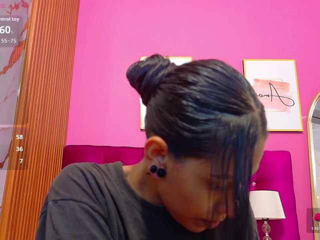 yourcuteneighbourr live cam on BongaCams
