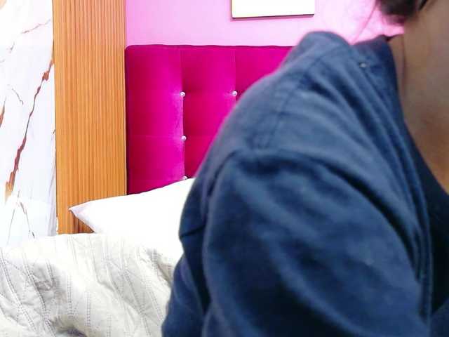yourcuteneighbourr live cam on BongaCams