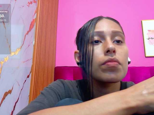 yourcuteneighbourr live webcam show