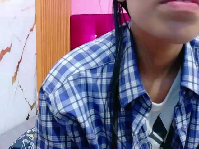 yourcuteneighbourr live cam on BongaCams