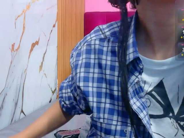 yourcuteneighbourr live cam on BongaCams