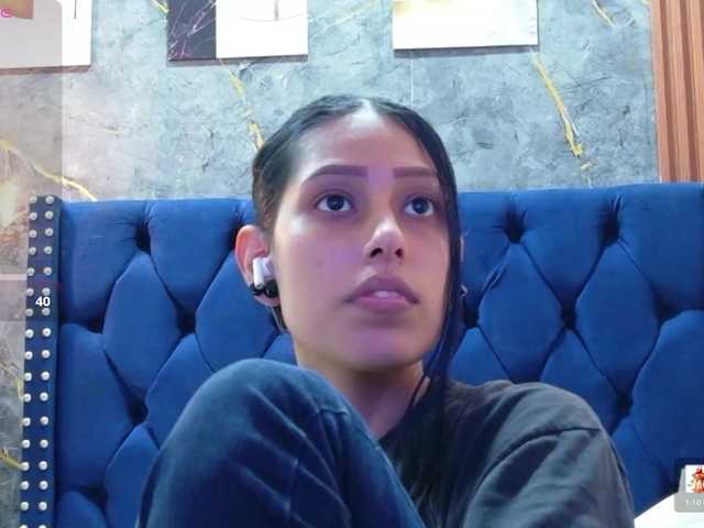 yourcuteneighbourr live webcam show