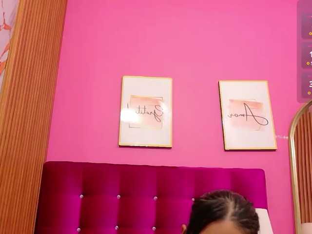 yourcuteneighbourr live cam on BongaCams