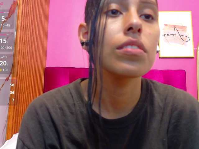 yourcuteneighbourr live cam on BongaCams