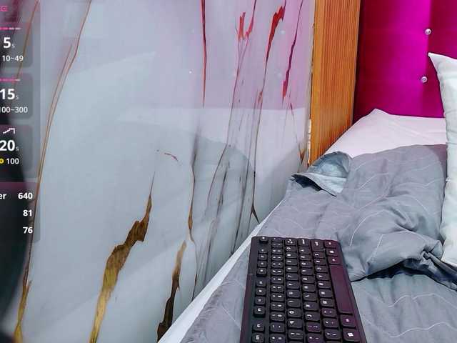 yourcuteneighbourr live webcam show