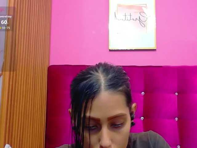 yourcuteneighbourr live cam on BongaCams