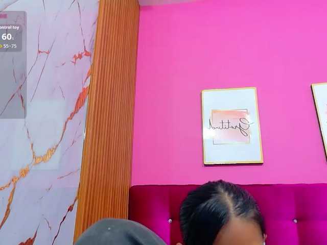yourcuteneighbourr live cam on BongaCams