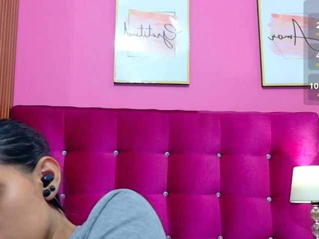 yourcuteneighbourr live cam on BongaCams