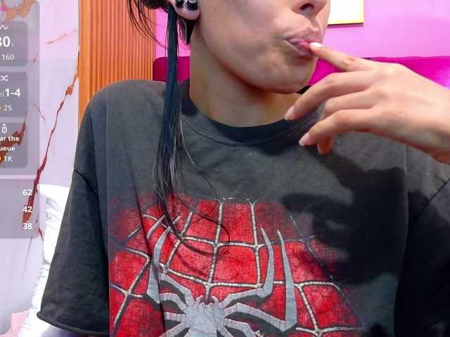 yourcuteneighbourr live cam on BongaCams