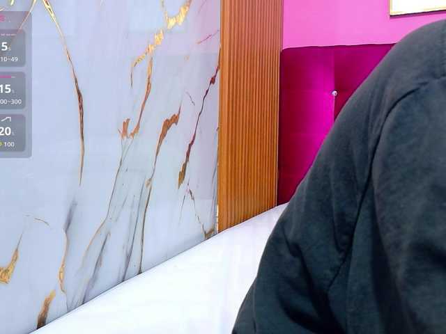 yourcuteneighbourr live webcam show