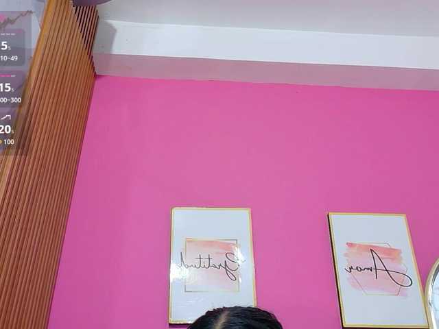 yourcuteneighbourr live webcam show