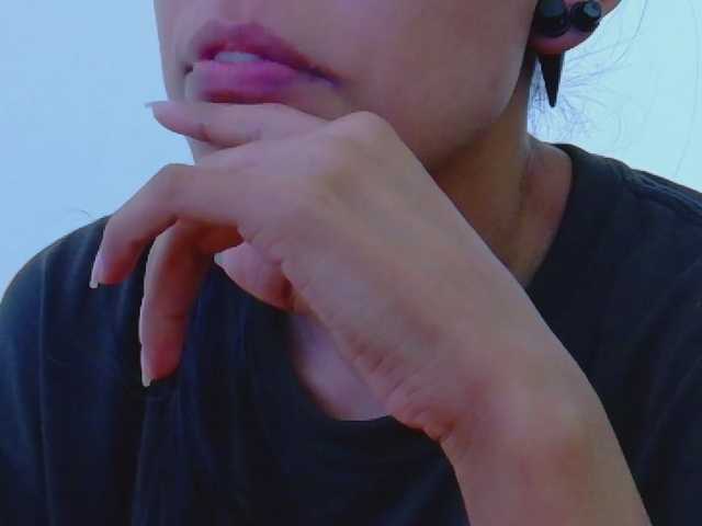yourcuteneighbourr live cam on BongaCams