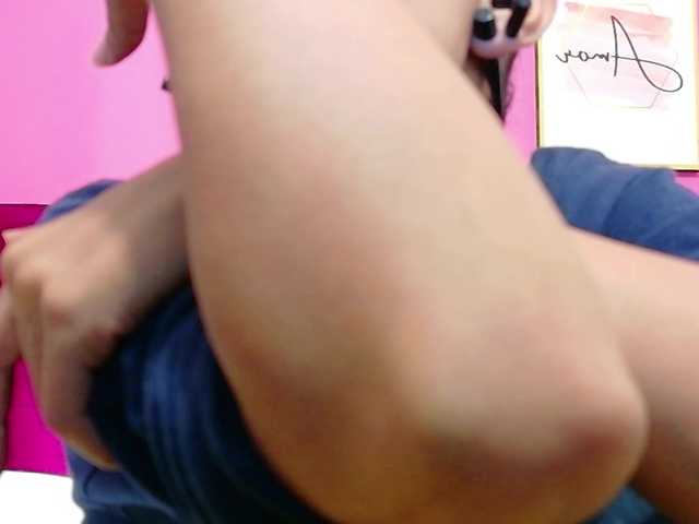 yourcuteneighbourr live cam on BongaCams