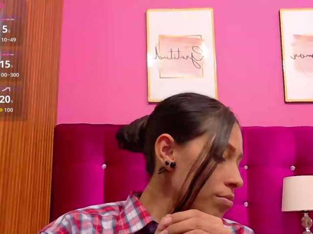 yourcuteneighbourr live cam on BongaCams